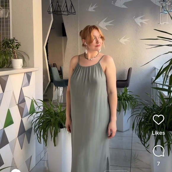 . Italian Silk Dress and Kimono Cape: Refined Elegance - Picture 9 of 13